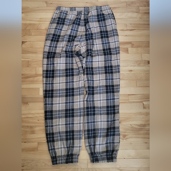 A plaid joggers by Shein - Picture 5 of 8